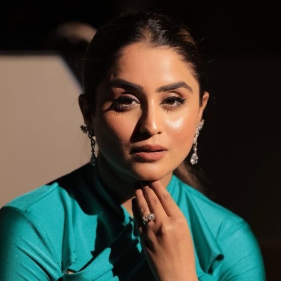 - Shivani Dhanda -Celebrity MUA & Influencer